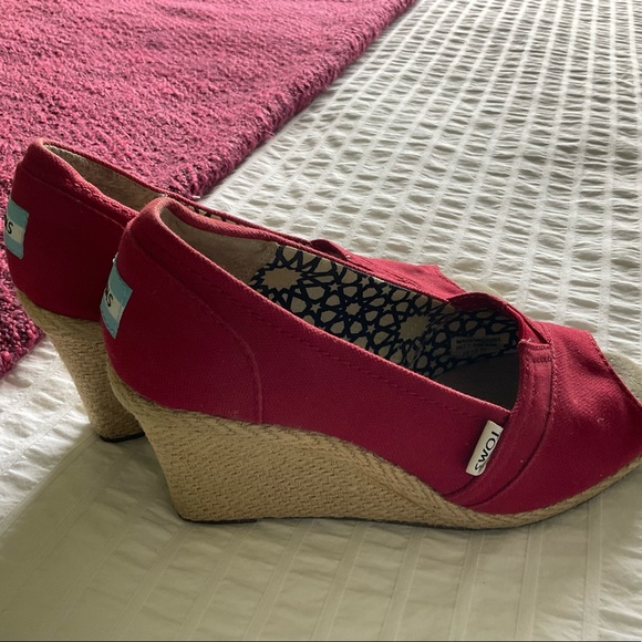 Red TOMS Wedge Shoes - Picture 3 of 3
